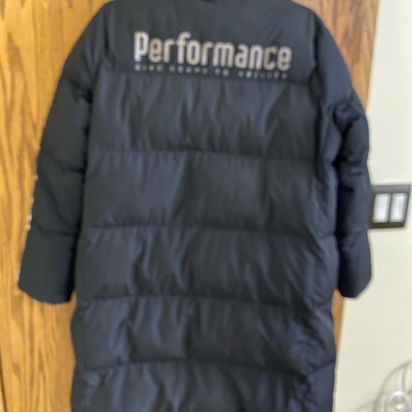 Core Performance Woman’s Coat - Picture 3 of 5